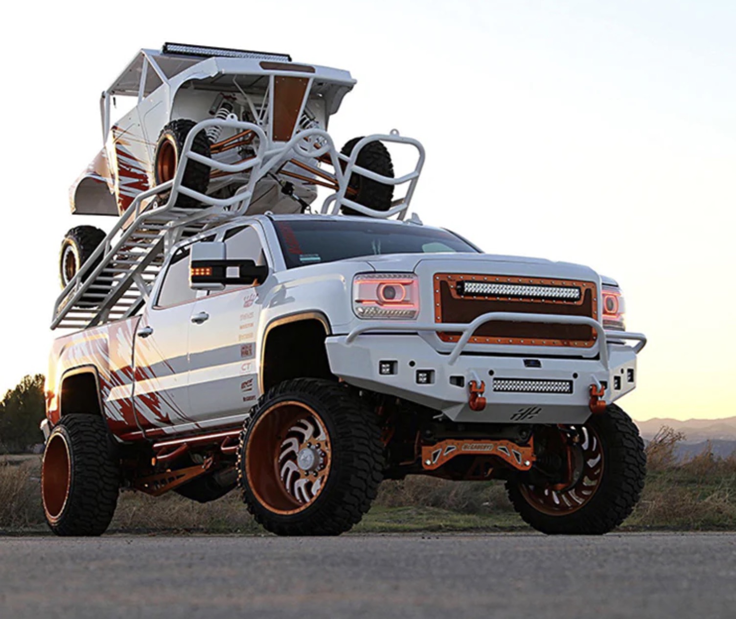 Four-wheeler-carrying truck 
